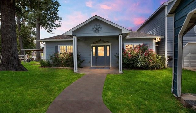 Charming 5- bedroom home with WiFi on beautiful Lake Livingston