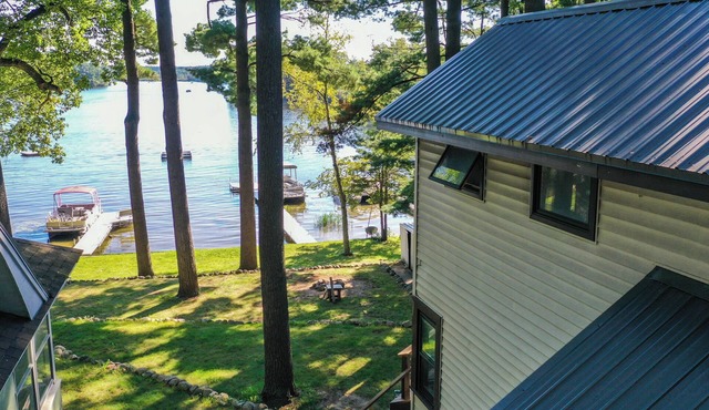 Charming 5-bedroom waterfront cottage on Waupaca's Chain O' Lakes