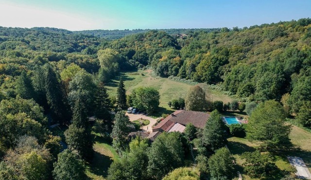 Charming 5 ha estate, catering and activities + barn for small events