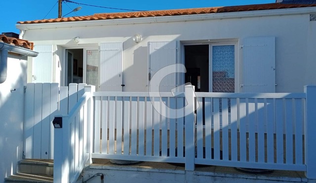 Charming 5-Person Holiday Home with Garden, 2km from Beach in La Tranche-sur-Mer