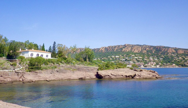 Charming 50s waterfront villa exclusive sea access terrace garden