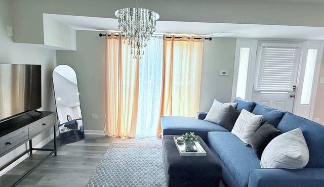 Charming 5BD 2BA with spacious yard near O'hare