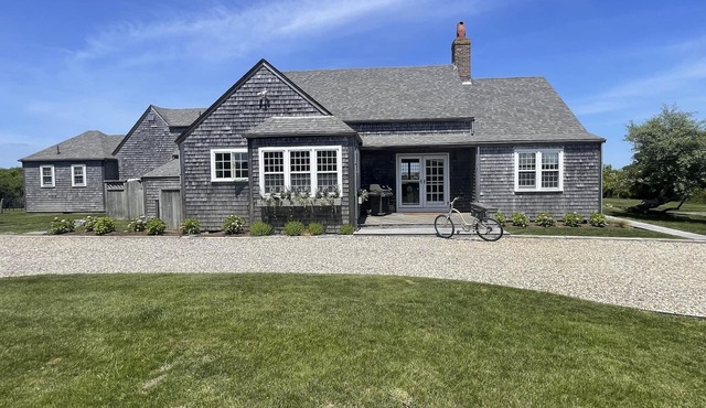 Charming 5BR/4.5BA House near Dionis Beach.