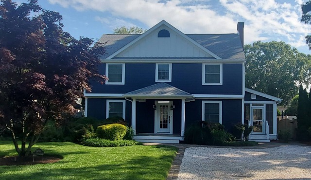Charming 5BR home with private pool, minutes to the beach and Rehoboth Ave.