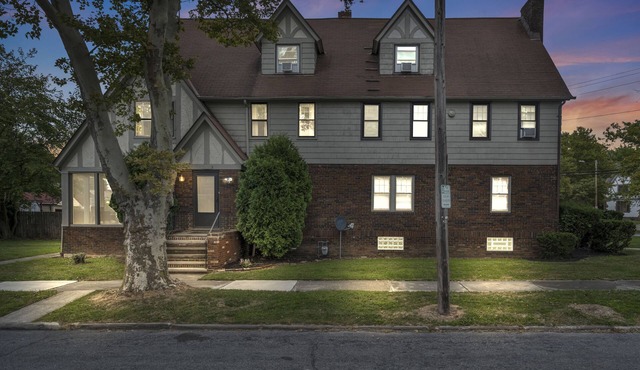 Charming 5BR Cleveland Heights Home, 7 Beds, 2.5 Baths, Family-Friendly
