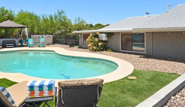 Charming 5BR w/Heated Pool/Hot Tub/BBQ/Mtn Views