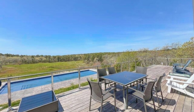 Charming 6 bdr house-Chappaquiddick near Edgartown, beaches, 20x60pool,amenities