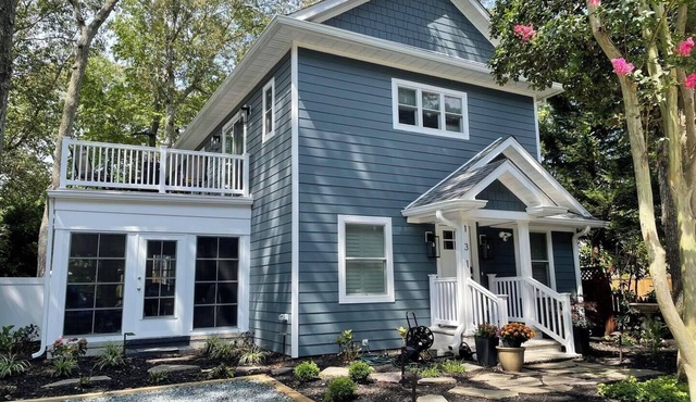 Charming 6-Bedroom Coastal Bungalow, Walk to Town & Beach – Backyard Oasis!