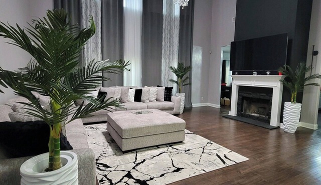 Charming 6-bedroom house on the hill with WiFi, AC in enjoyable Fort Mitchell