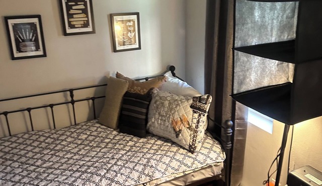 Charming 6-bedroom bed & breakfast in fabulous Philadelphia with WiFi