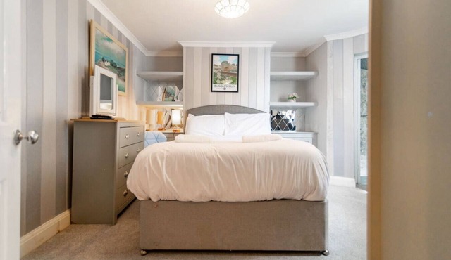 Charming 6 Bedrooms Townhouse Excellent Location