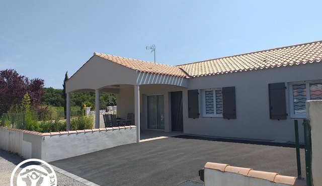 Charming 6-Person Cottage Near Ocean & Cycling Routes