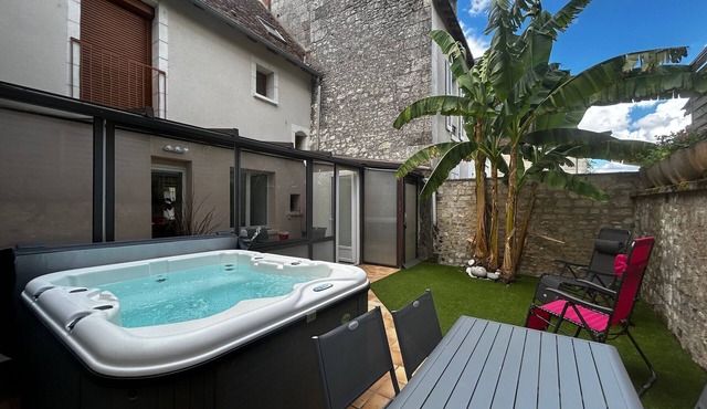 Charming 6-person home with garden and jacuzzi in La Roche-Posay