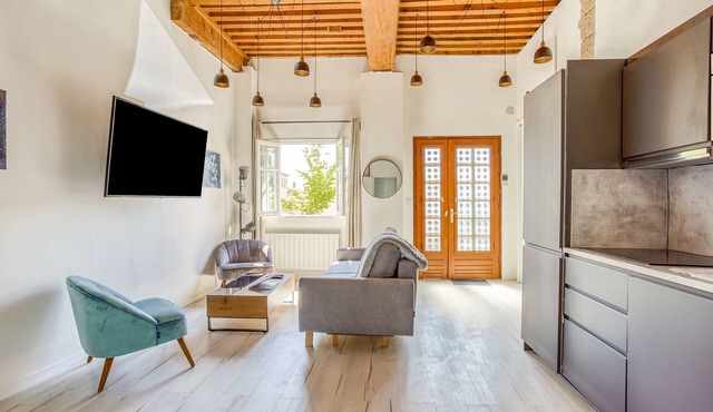 Charming 6-Person Apartment – Terreaux & Croix Rousse Area