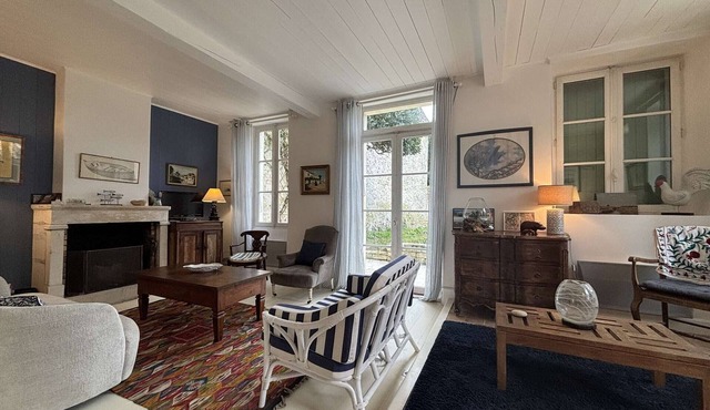 Charming 6-room house, private courtyard, near beach
