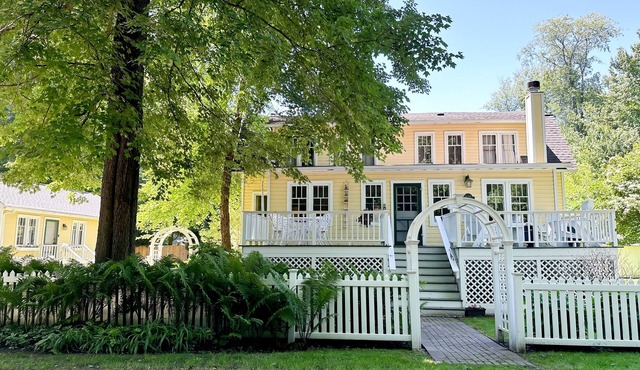 Charming 8 Bedroom Home And Coach House ~ Great for Summer Getaways!