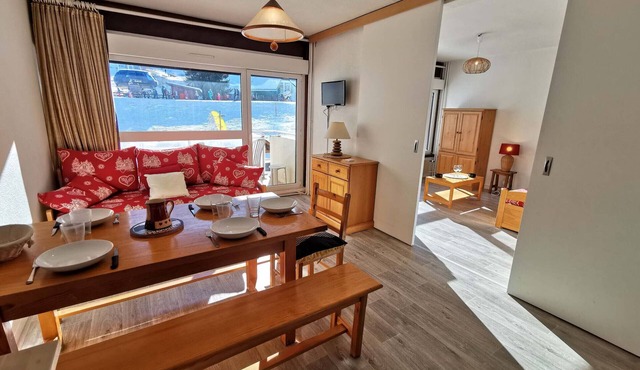 Charming Apartment Near Ski Lifts in Prapoutel, Sleeps 6, Balcony, TV, No Pets