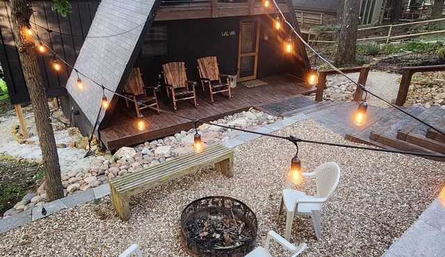 Charming A frame Chalet w/hot tub in Marble Falls