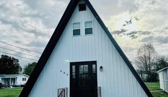 Charming A Frame house with WiFi in Union City