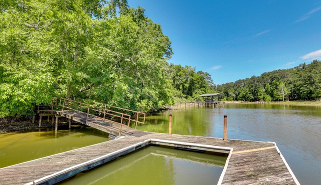 Charming Abbeville Home w/Private Boat Dock!