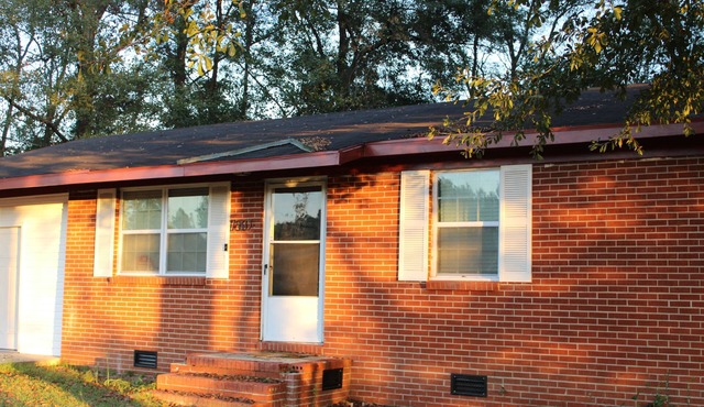 Charming Abbeville retreat near Lake Eufaula—comfort, charm, and serenity.