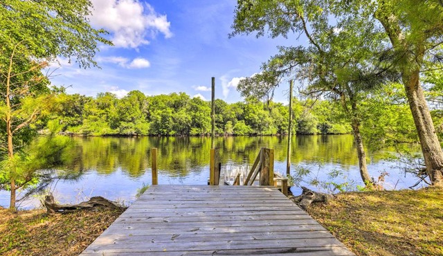 Charming Abode with Dock on the Suwannee River