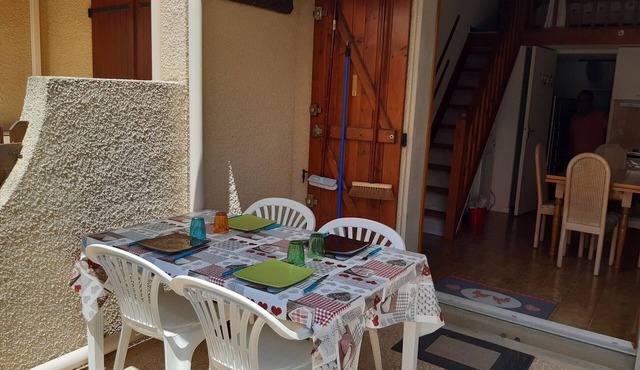 Charming AC Villa by the Lagoon, 4 Guests, Terrace, Parking, Near Beach