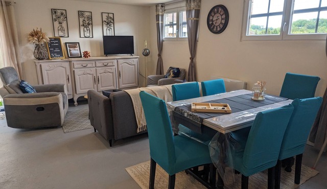 Charming Accessible Cottage for 4 with Parking, Neuilly l'Evêque