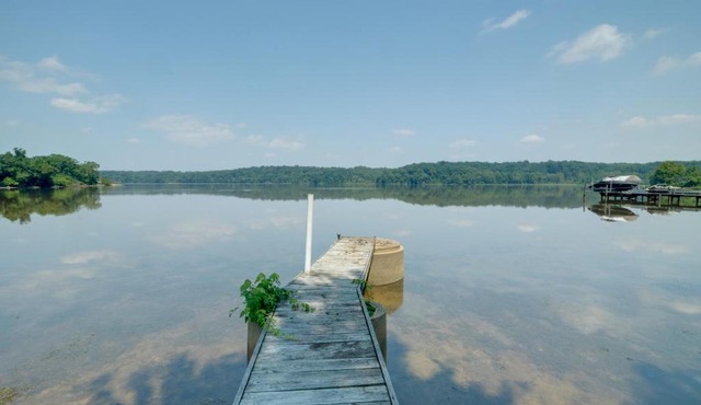 Charming Accokeek Retreat with Private Fishing Pier