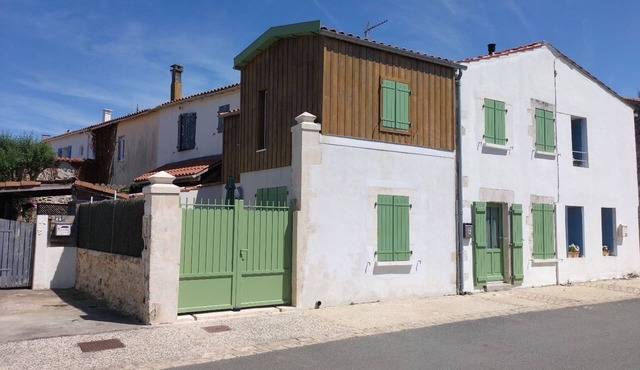 Charming accommodation near La Rochelle and Île de Ré .500 m from the sea