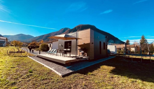 Charming accommodation between Lake and Mountains