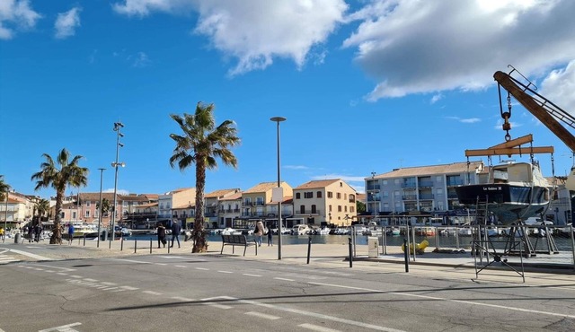 Charming accommodation on the port of Mèze
