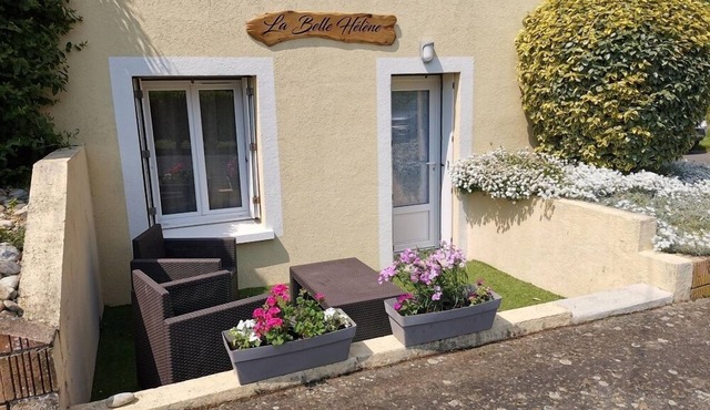 Charming accomodation in a green environment