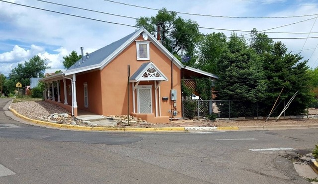 Charming Adobe Home near Historic Old Town Plaza