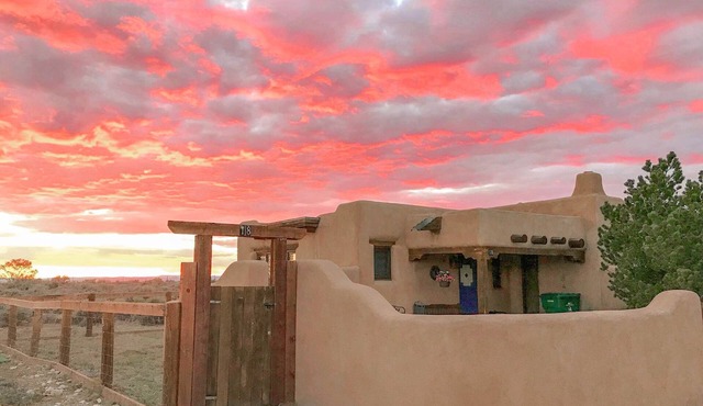 Charming adobe home with mountain views & natural light - central to attractions