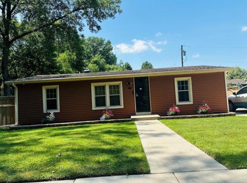 Charming & affordable stay near Chicago