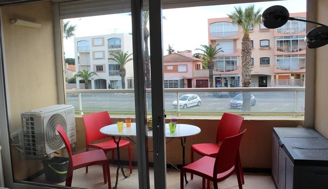Charming air-conditioned one-bedroom flat near the beach, shops and entertainment - 4ALB24