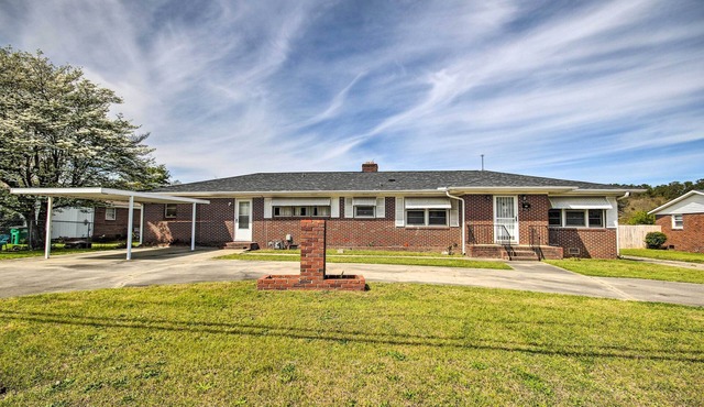 Charming Aiken Vacation Rental 2 Mi to Dtwn!