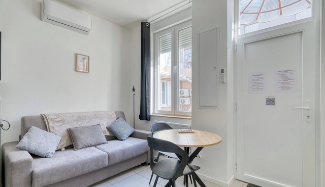 Charming air-conditioned T2 near Lyon and the metro