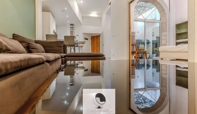 Charming air-conditioned apartment, quiet location with outdoor area