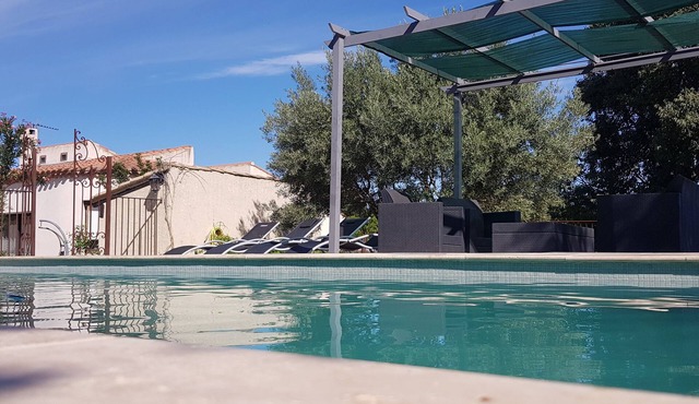 Charming air-conditioned cottage with wifi and large swimming pool