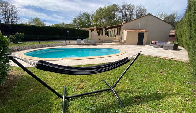Charming air-conditioned villa with private pool, in a peaceful setting.