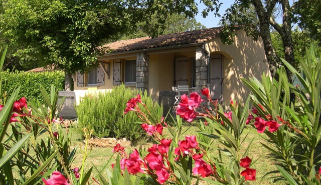 Charming air-conditioned gîte, Chauzon Ardèche méridionale