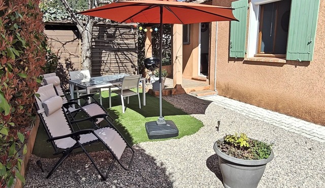 Charming air-conditioned gite for 2 people, pets welcome, quiet location