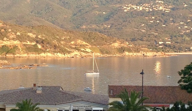 Charming air-conditioned apartment with sea view terrace