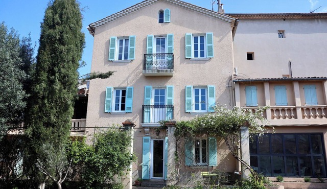 Charming air-conditioned house with swimming pool in a quiet location -near the beach -Faron -centre