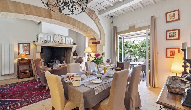 CHARMING AIR-CONDITIONED RESIDENCE IN THE HEART OF A HISTORIC VILLAGE CLOSE TO THE SEA