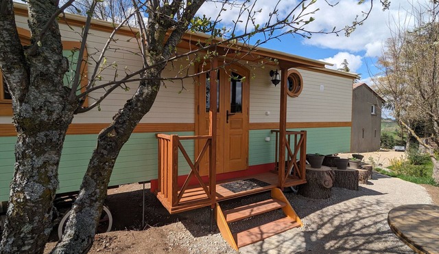 Charming All-Season Caravan with Spa, Jacuzzi, and Private Terrace in Monistrol-sur-Loire