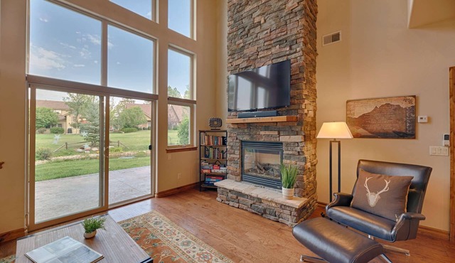 Charming Alpine Escape with Fireplace, Patio, Walk to Dining, 8 Minutes to Downtown Pagosa