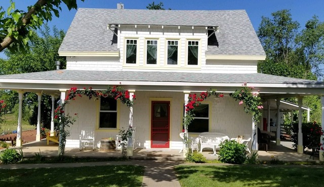 Charming Amador Farmhouse! Located on the Shenandoah Valley Wine Trail.